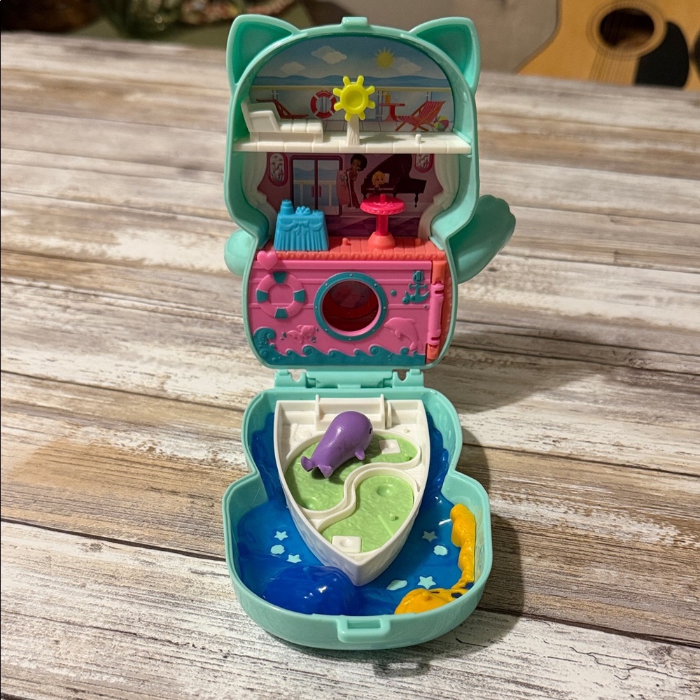 Teal Cat-Shaped Miniature Playset
